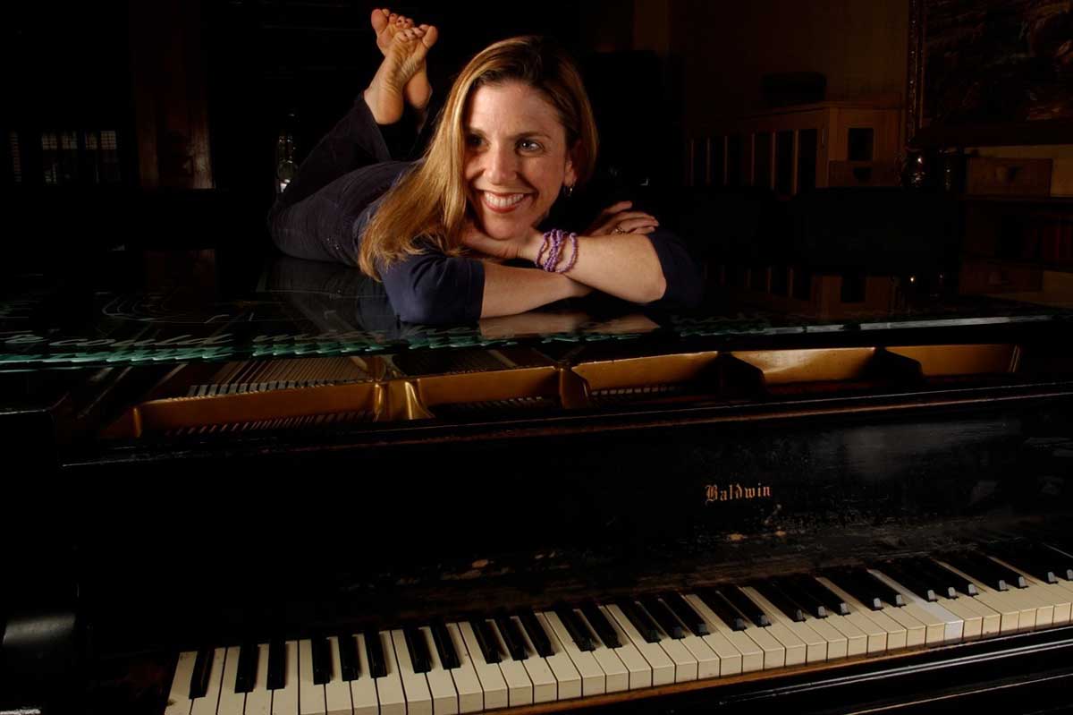 Suzi Stern on piano